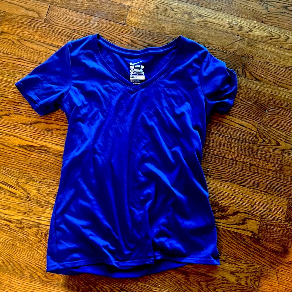 Nike women drifit t-shirt size M